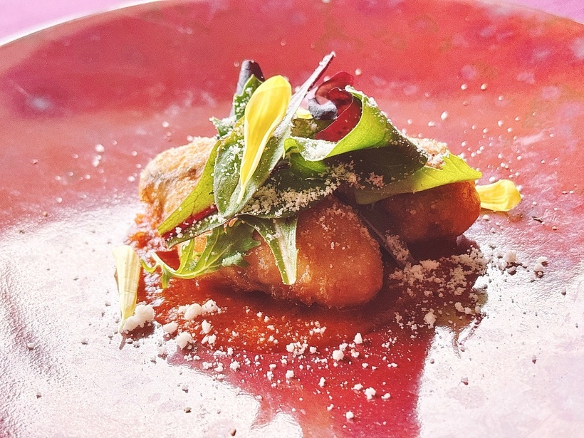 今月のシェフの一品：牡蠣のフリット　トマトのクーリー