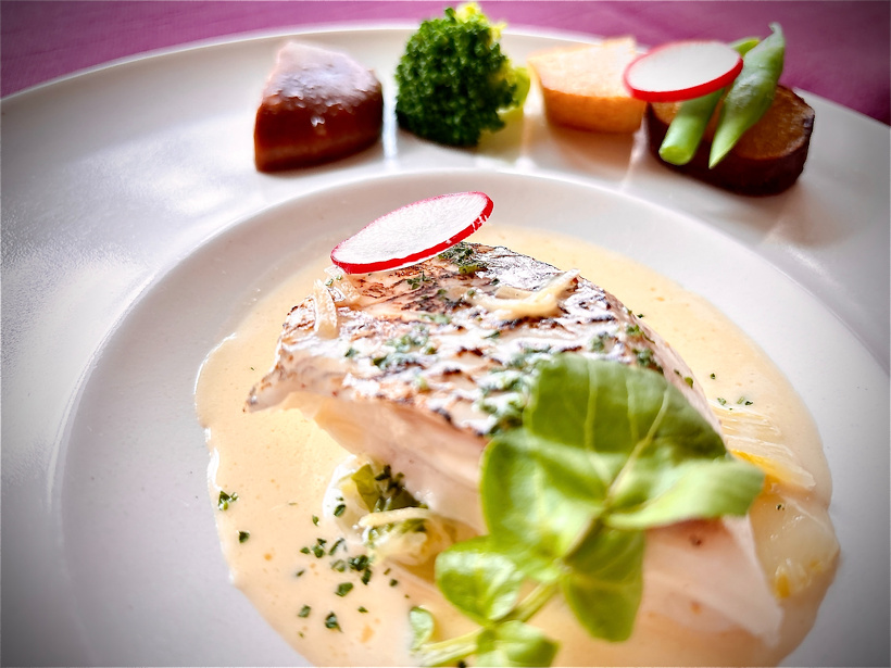 今月のお魚料理：真鯛のヴァプール　マリニエールソース