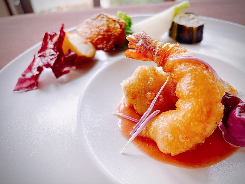 今月のお魚料理：海の幸のフリット　梅肉風味のソース